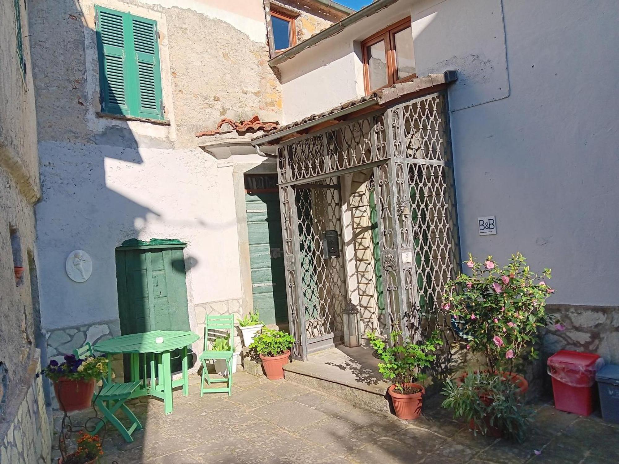 Monti Guesthouse Monti di Licciana Nardi Extérieur photo